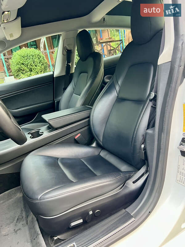 Седан Tesla Model 3 2021 в Валках