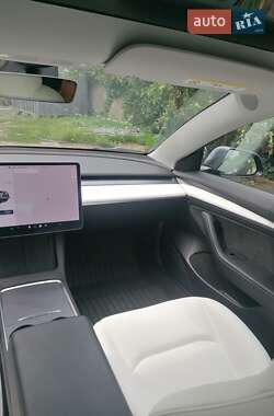 Седан Tesla Model 3 2021 в 