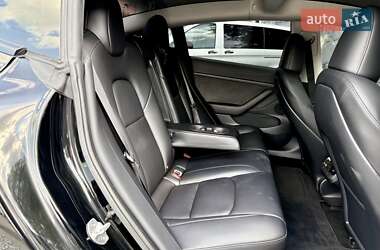 Седан Tesla Model 3 2023 в 