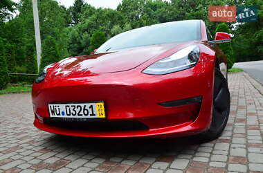 Седан Tesla Model 3 2020 в 