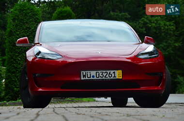 Седан Tesla Model 3 2020 в 