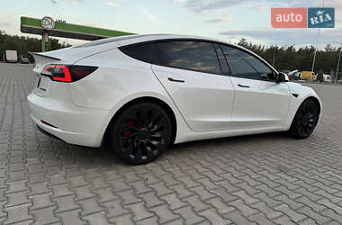 Седан Tesla Model 3 2022 в 