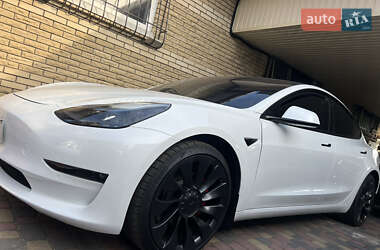 Седан Tesla Model 3 2022 в 