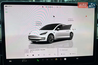 Седан Tesla Model 3 2022 в 