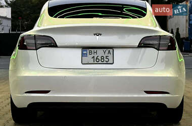 Седан Tesla Model 3 2021 в 