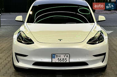 Седан Tesla Model 3 2021 в 