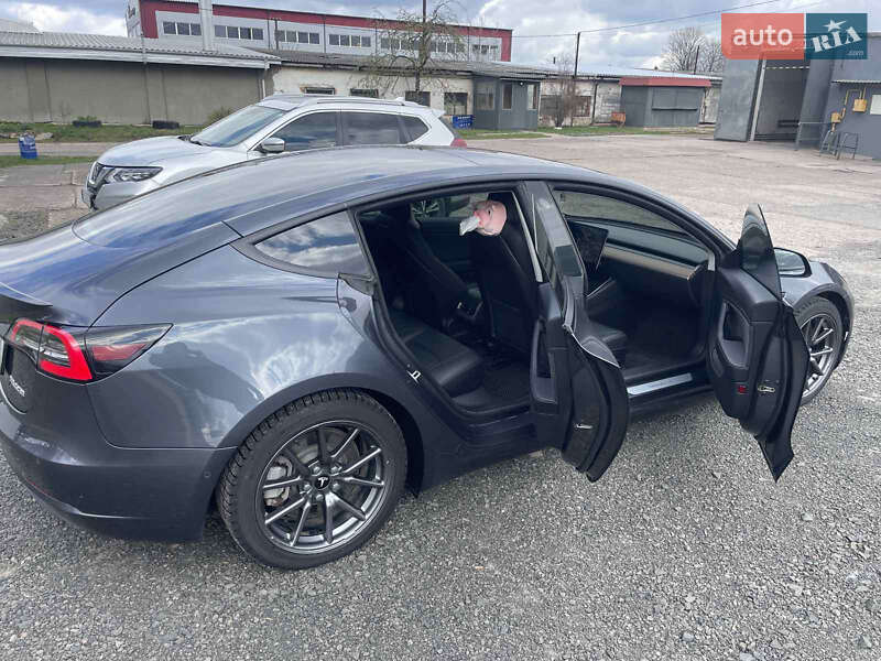 Седан Tesla Model 3 2018 в Києві