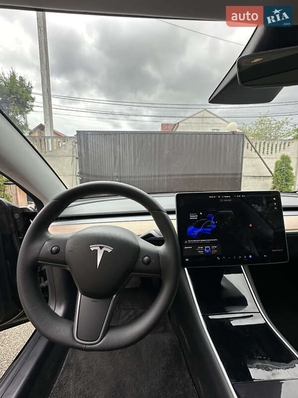 Седан Tesla Model 3 2020 в Киеве