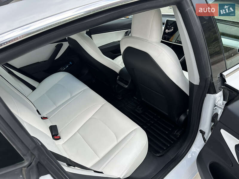 Седан Tesla Model 3 2019 в Виннице