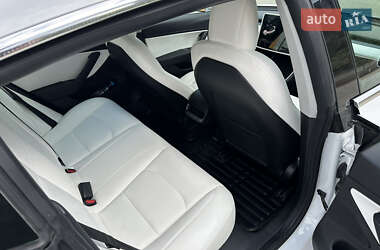 Седан Tesla Model 3 2019 в 