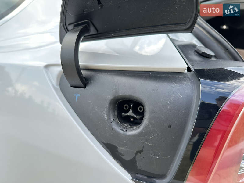 Седан Tesla Model 3 2019 в Виннице