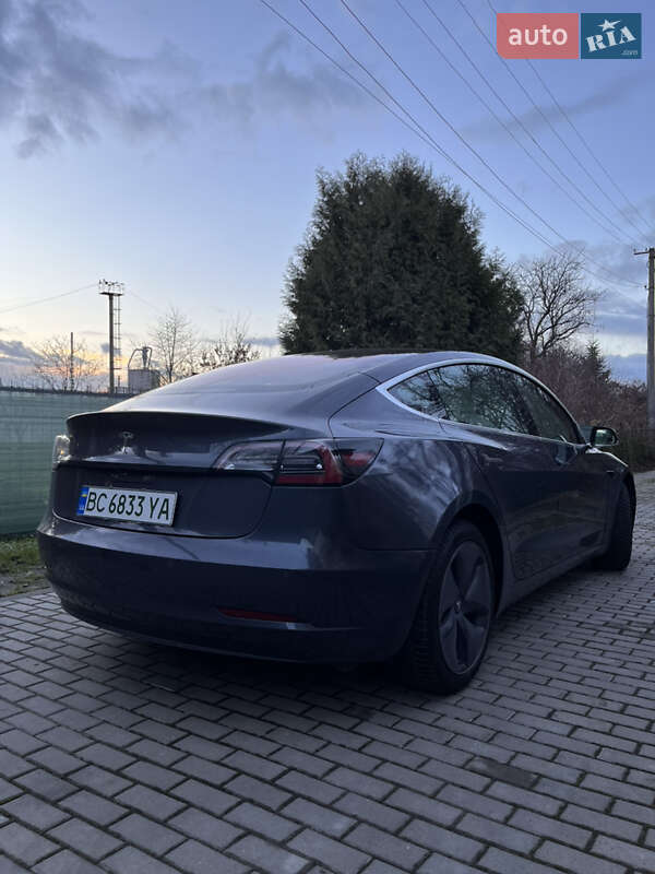 Седан Tesla Model 3 2018 в Львове