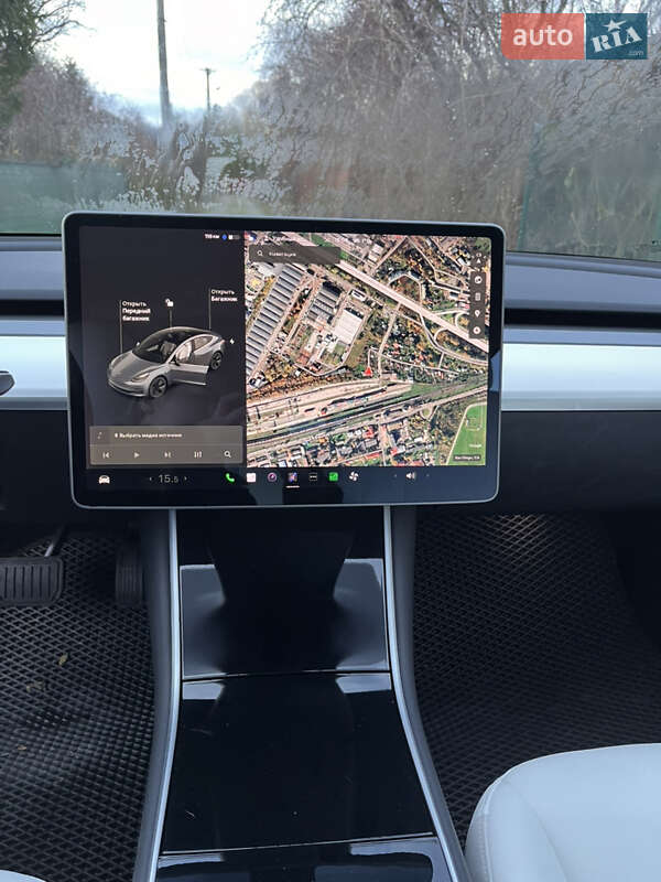 Седан Tesla Model 3 2018 в Львове