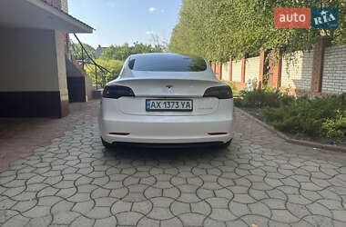 Седан Tesla Model 3 2022 в 