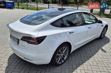 Седан Tesla Model 3 2022 в 