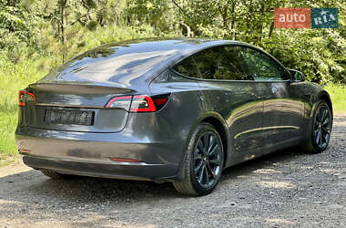 Седан Tesla Model 3 2020 в 