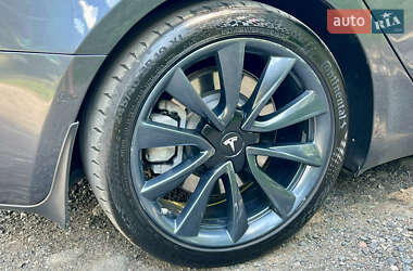 Седан Tesla Model 3 2020 в 