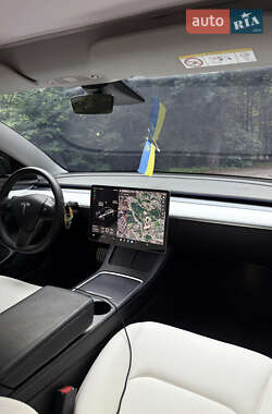 Седан Tesla Model 3 2021 в 