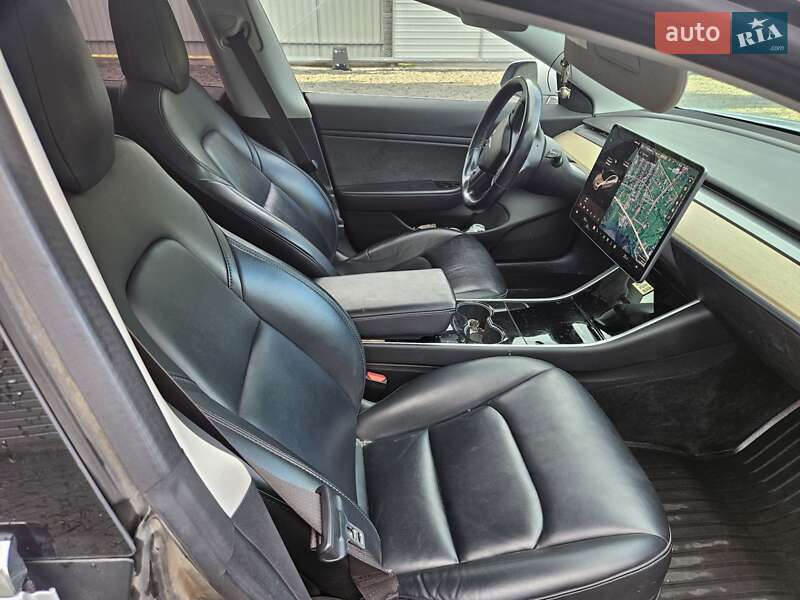 Седан Tesla Model 3 2018 в Львові
