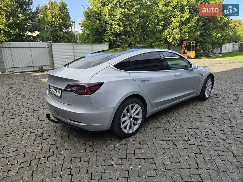 Седан Tesla Model 3 2018 в Львове