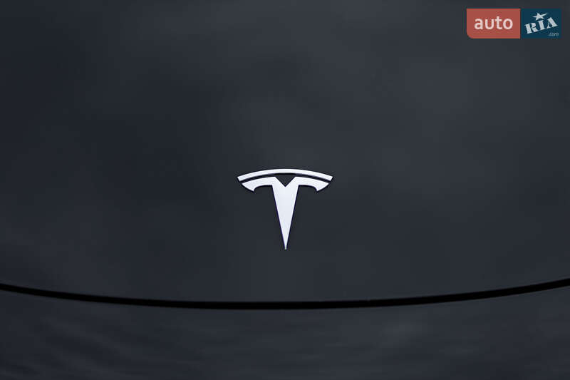 Седан Tesla Model 3 2021 в Киеве