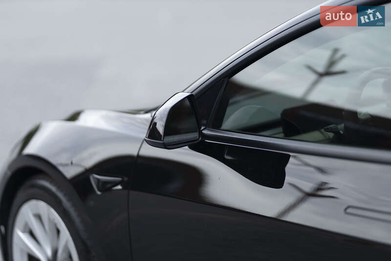 Седан Tesla Model 3 2021 в Киеве