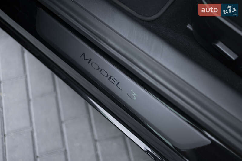Седан Tesla Model 3 2021 в Киеве