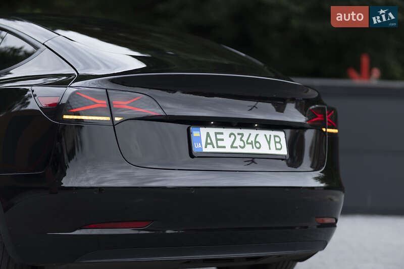 Седан Tesla Model 3 2021 в Киеве