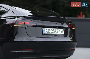 Седан Tesla Model 3 2021 в 