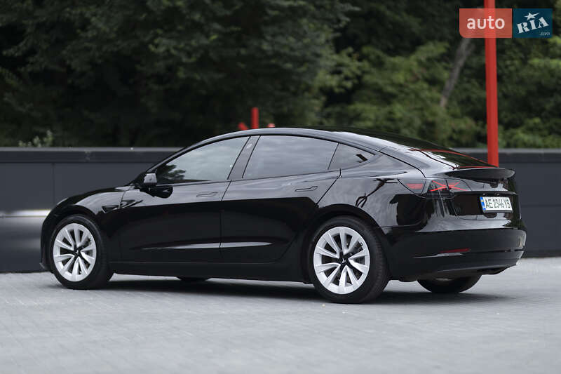 Седан Tesla Model 3 2021 в Киеве