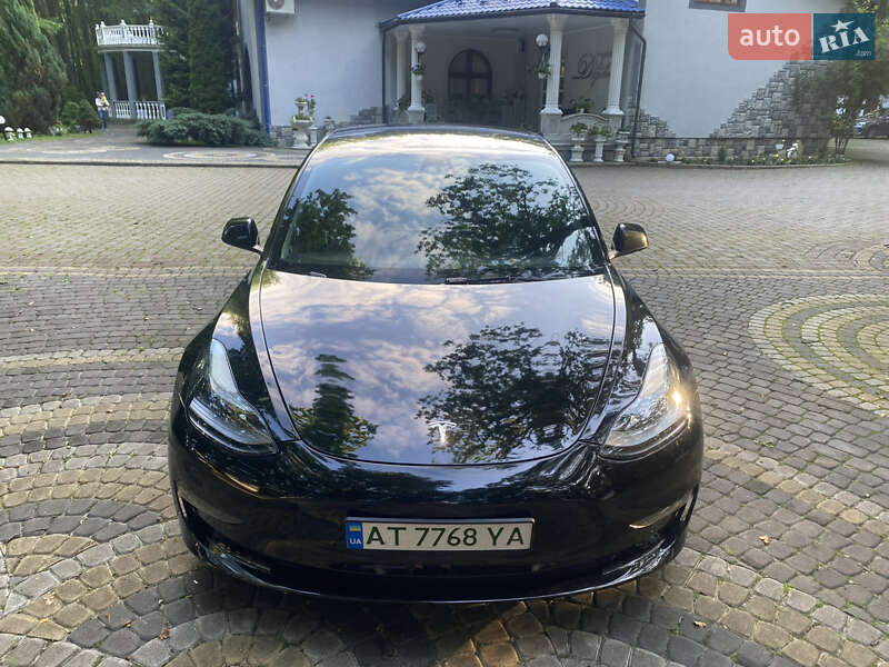 Седан Tesla Model 3 2022 в Богородчанах