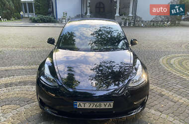 Седан Tesla Model 3 2022 в 