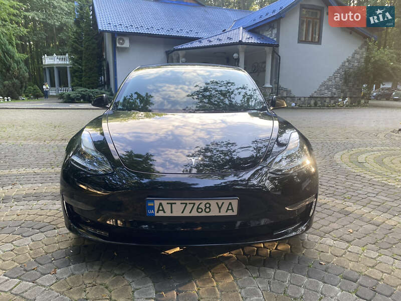 Седан Tesla Model 3 2022 в Богородчанах