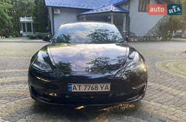 Седан Tesla Model 3 2022 в 