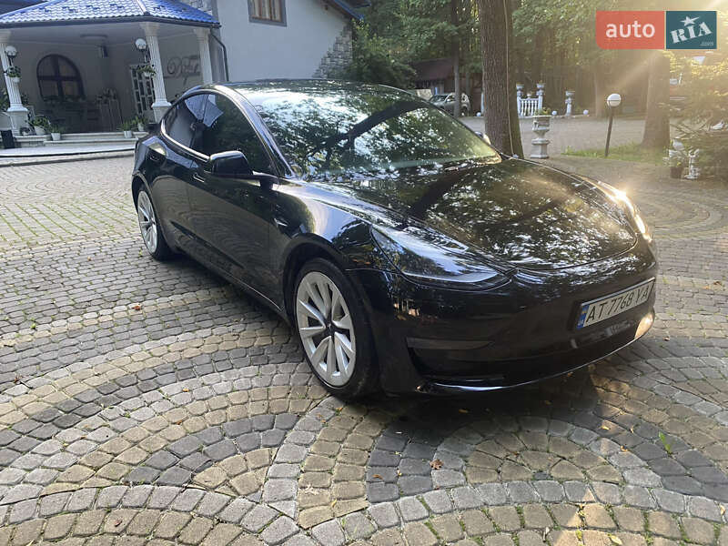 Седан Tesla Model 3 2022 в Богородчанах