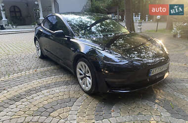Седан Tesla Model 3 2022 в 