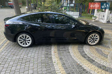 Седан Tesla Model 3 2022 в 