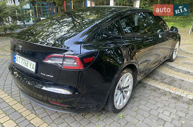 Седан Tesla Model 3 2022 в 