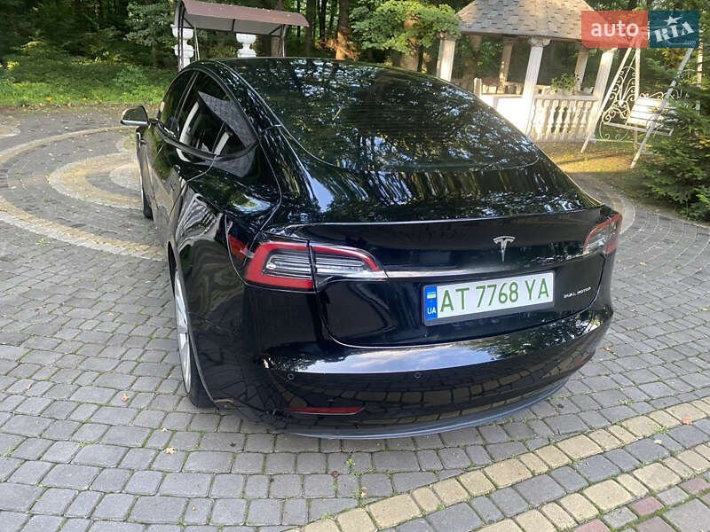Седан Tesla Model 3 2022 в Богородчанах