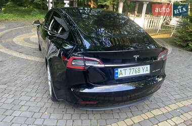 Седан Tesla Model 3 2022 в 