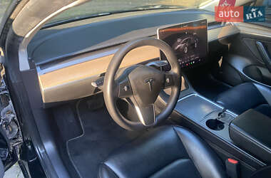 Седан Tesla Model 3 2022 в 