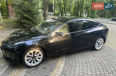 Седан Tesla Model 3 2022 в 