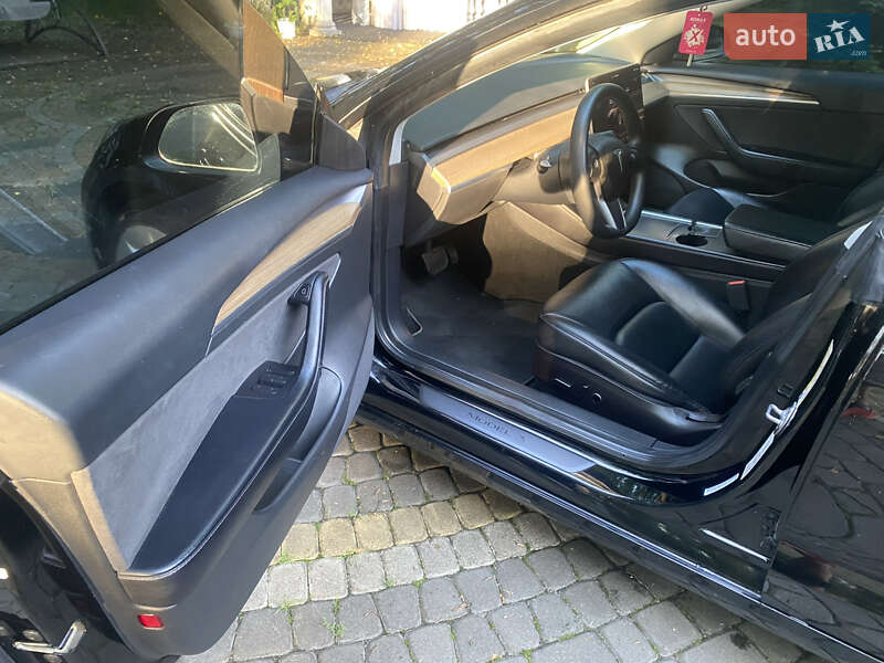 Седан Tesla Model 3 2022 в Богородчанах