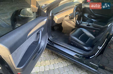 Седан Tesla Model 3 2022 в 