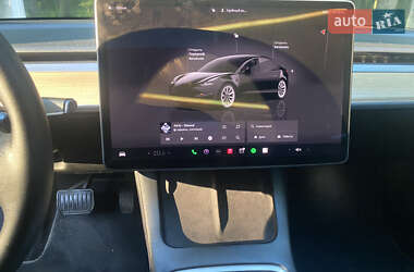 Седан Tesla Model 3 2022 в 