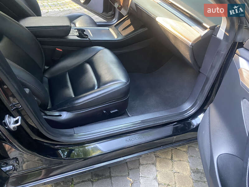 Седан Tesla Model 3 2022 в Богородчанах