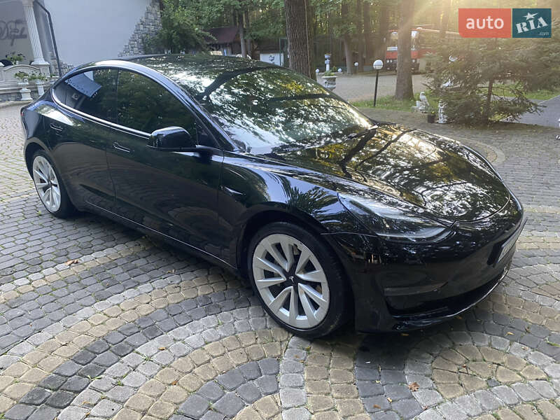 Седан Tesla Model 3 2022 в Богородчанах