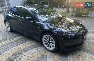 Седан Tesla Model 3 2022 в 