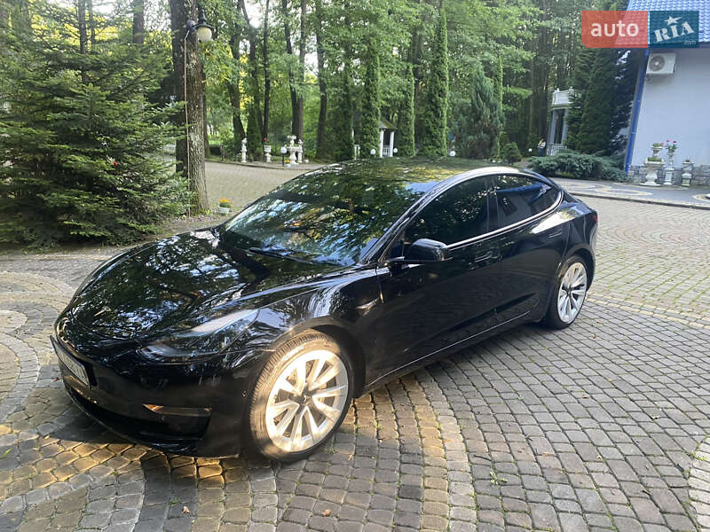 Седан Tesla Model 3 2022 в Богородчанах