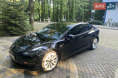 Седан Tesla Model 3 2022 в 